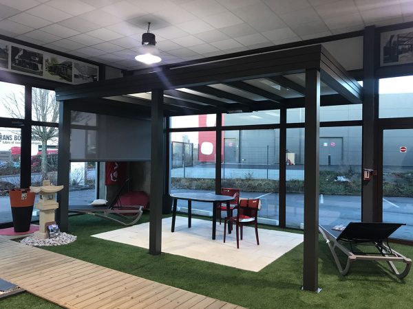 Pergola aluminium dans le showroom