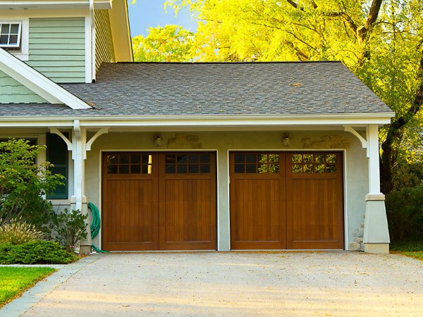 Porte de garage battantes en bois